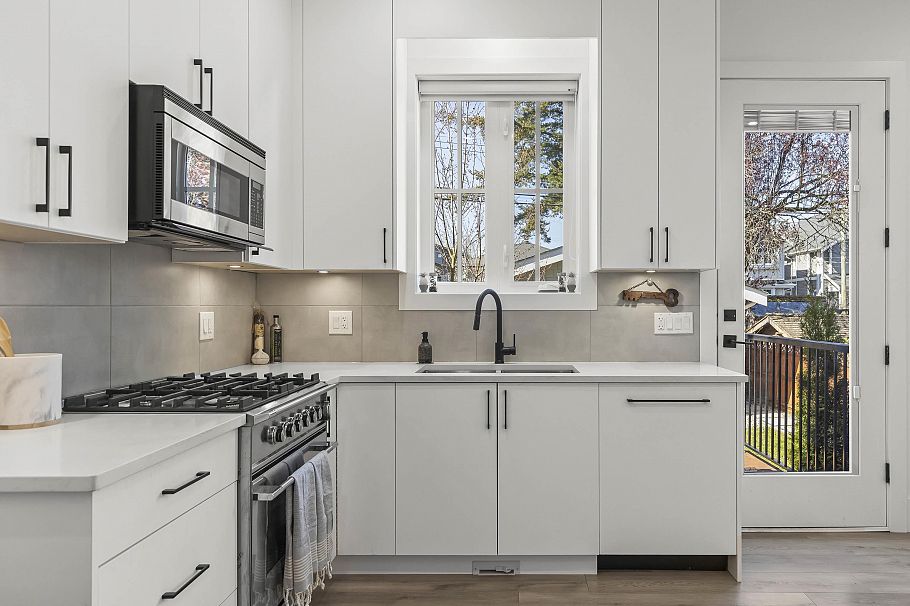 4327 Perry Street Vancouver, BC - 10