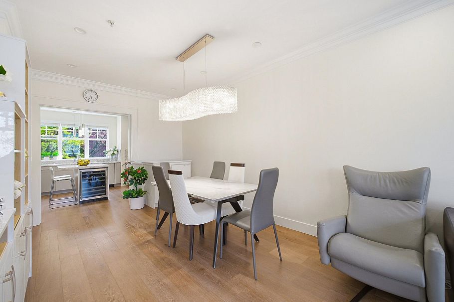 2160 W 8th Avenue Vancouver, BC - 9