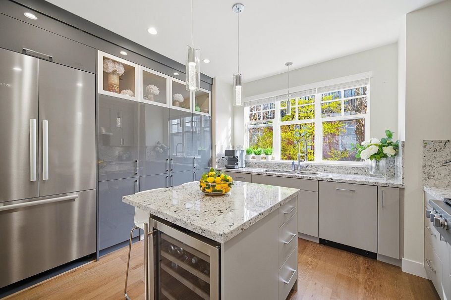 2160 W 8th Avenue Vancouver, BC - 7