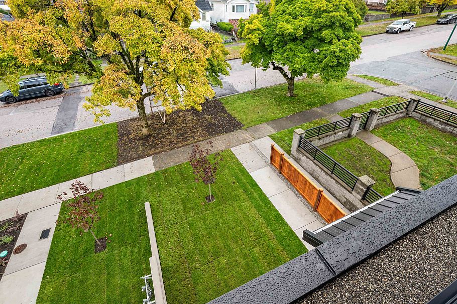 4 3065 Charles Street Vancouver, BC - 23