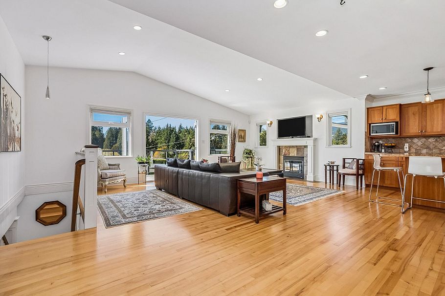 954 Tudor Avenue North Vancouver, BC - 12