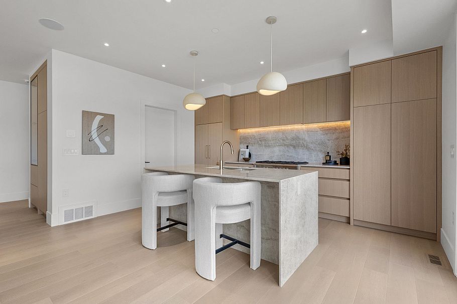 2 2425 Kitchener Street Vancouver, BC - 12