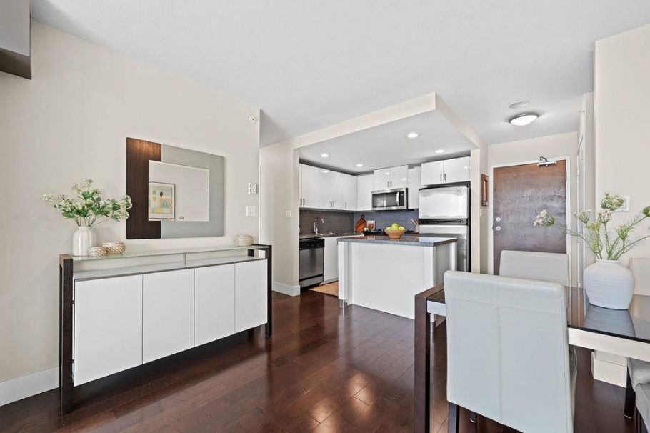 1209 155 W 1st Street North Vancouver, BC - 5