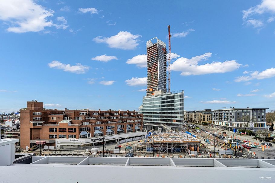 803 485 W 42nd Avenue Vancouver, BC - 37