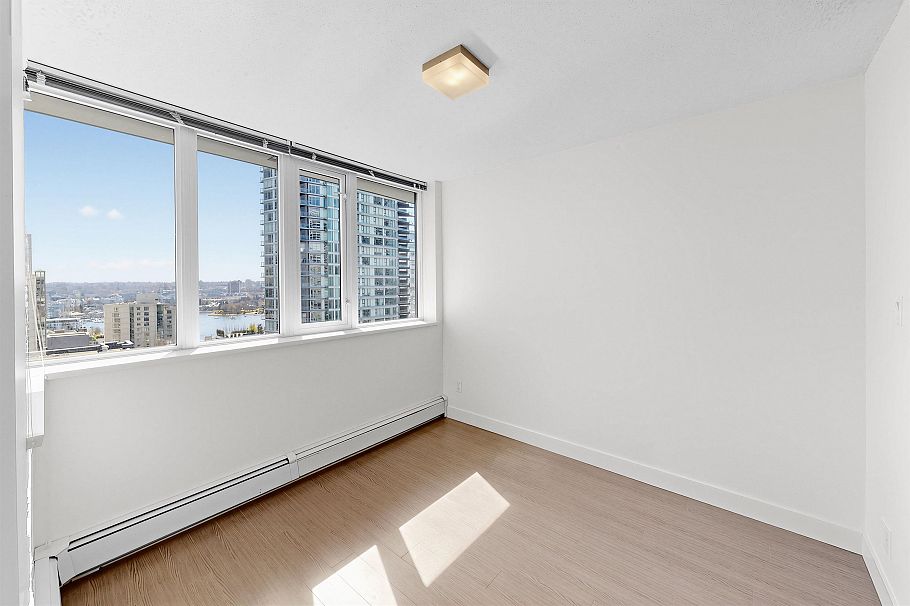 1705 1325 Rolston Street Vancouver, BC - 17