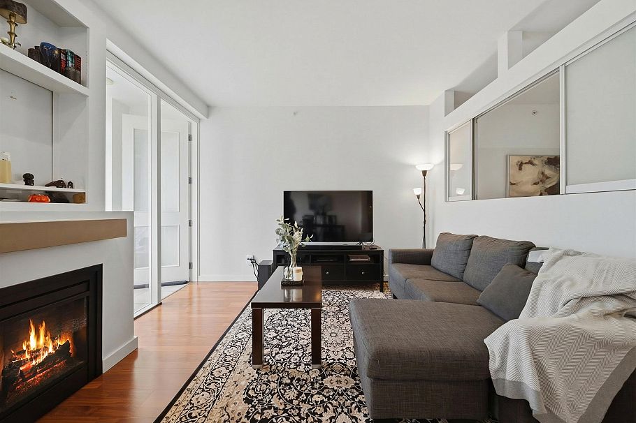 306 2055 Yukon Street Vancouver, BC - 2