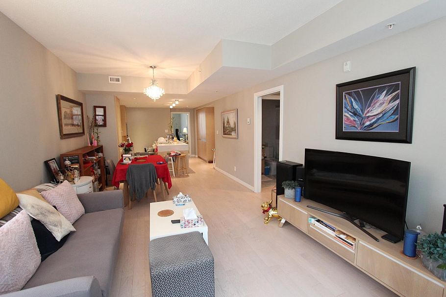 202 505 W 30th Avenue Vancouver, BC - 4