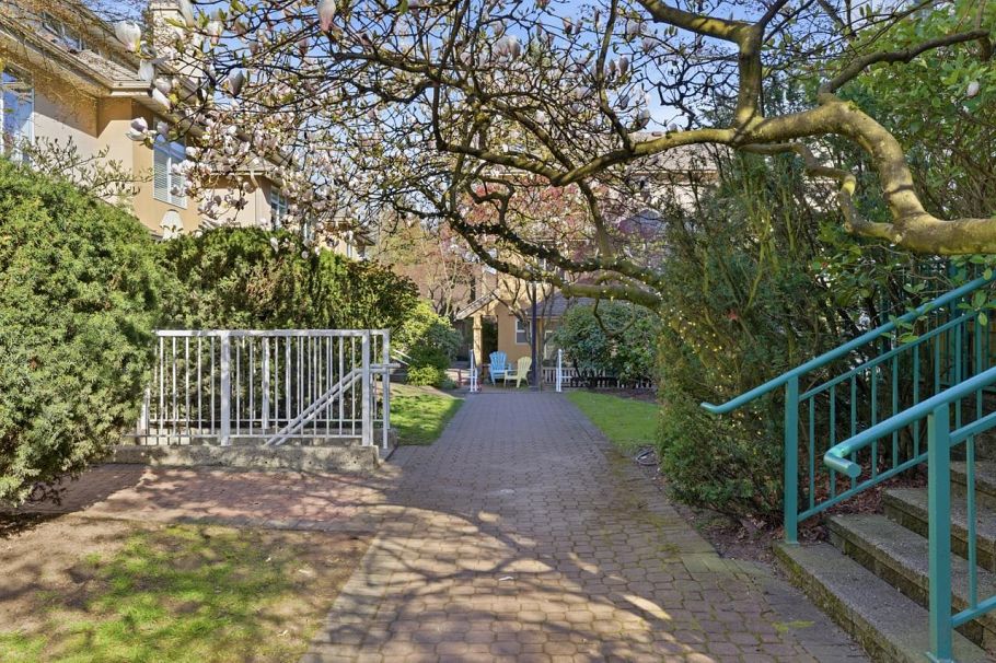 20 3428 Adanac Street Vancouver, BC - 2