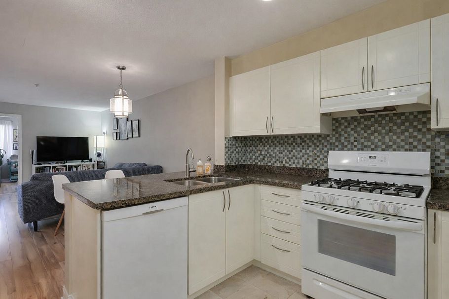 209 688 E 16th Avenue Vancouver, BC - 5