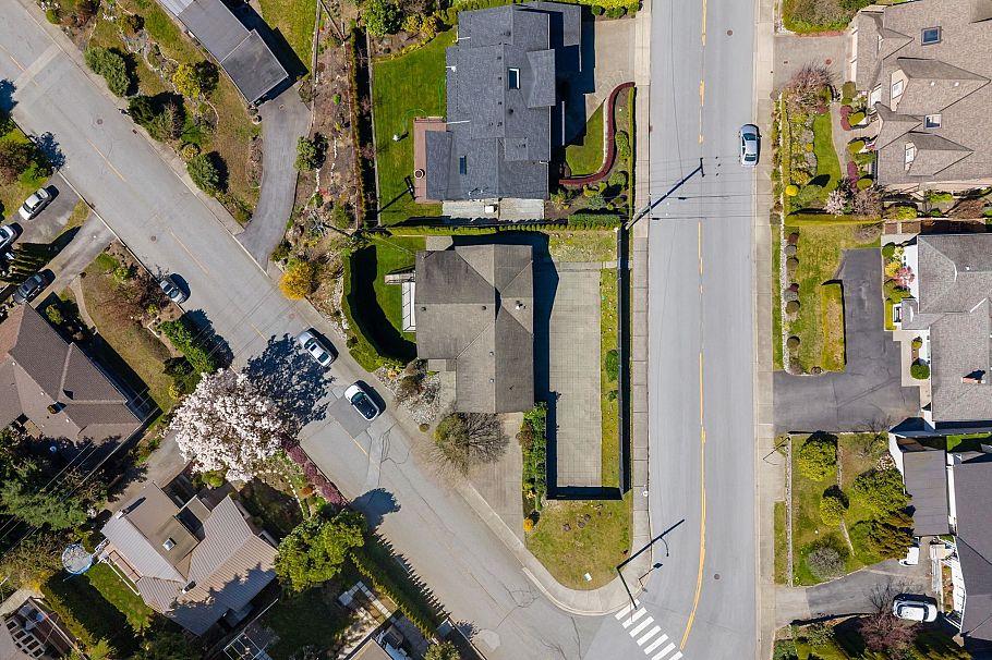 954 Tudor Avenue North Vancouver, BC - 31