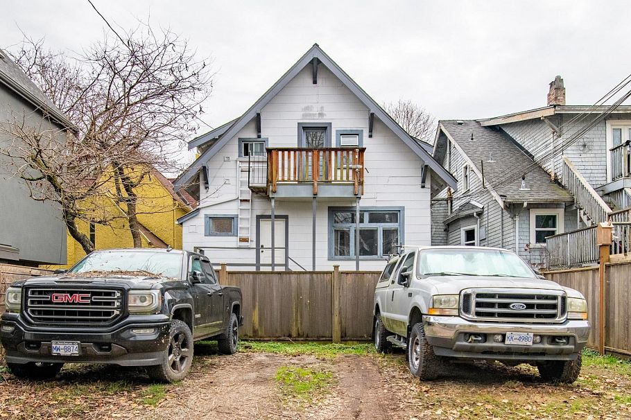 3315 W 6th Avenue Vancouver, BC - 2