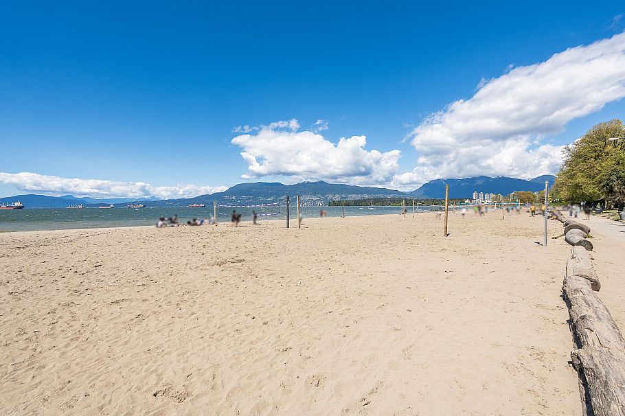 3537 W 5th Avenue Vancouver, BC - 30