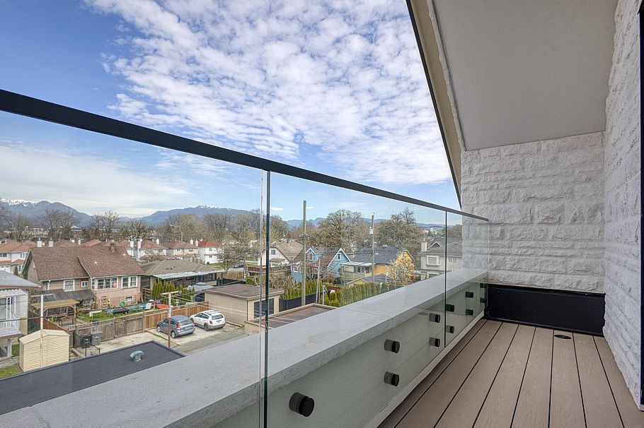 2 2425 Kitchener Street Vancouver, BC - 28