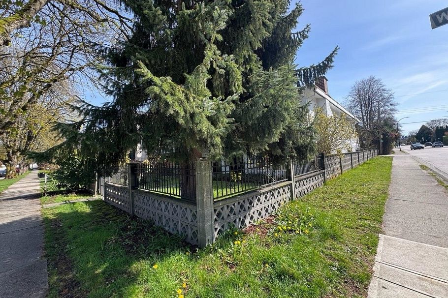 2790 W 12th Avenue Vancouver, BC - 31