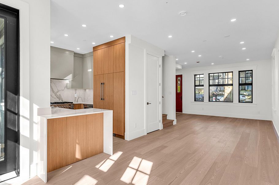 2566 W 2nd Avenue Vancouver, BC - 8