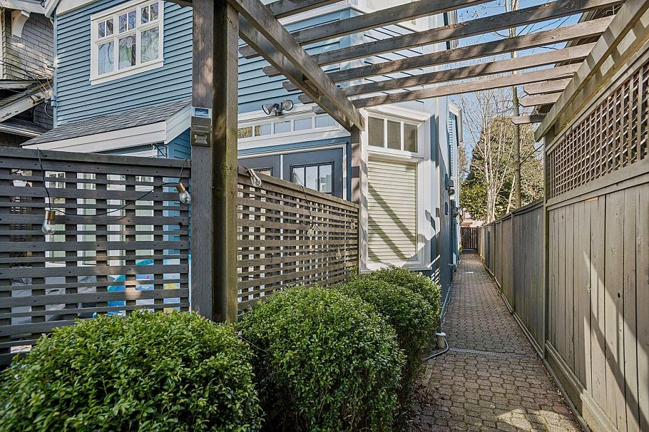 3537 W 5th Avenue Vancouver, BC - 21