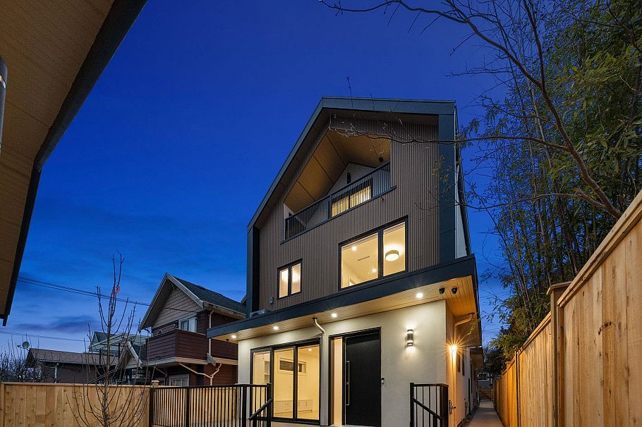 2 1582 E 2nd Avenue Vancouver, BC - 34