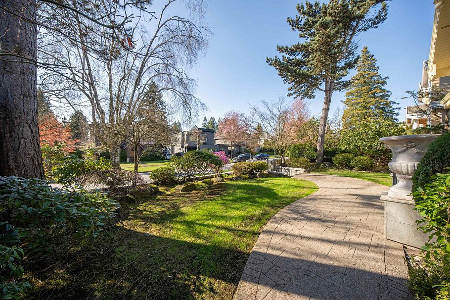 5850 Cartier Street Vancouver, BC - 5