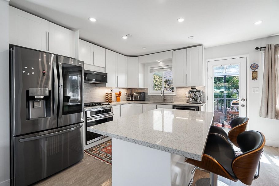 2333 Kirkstone Road North Vancouver, BC - 8