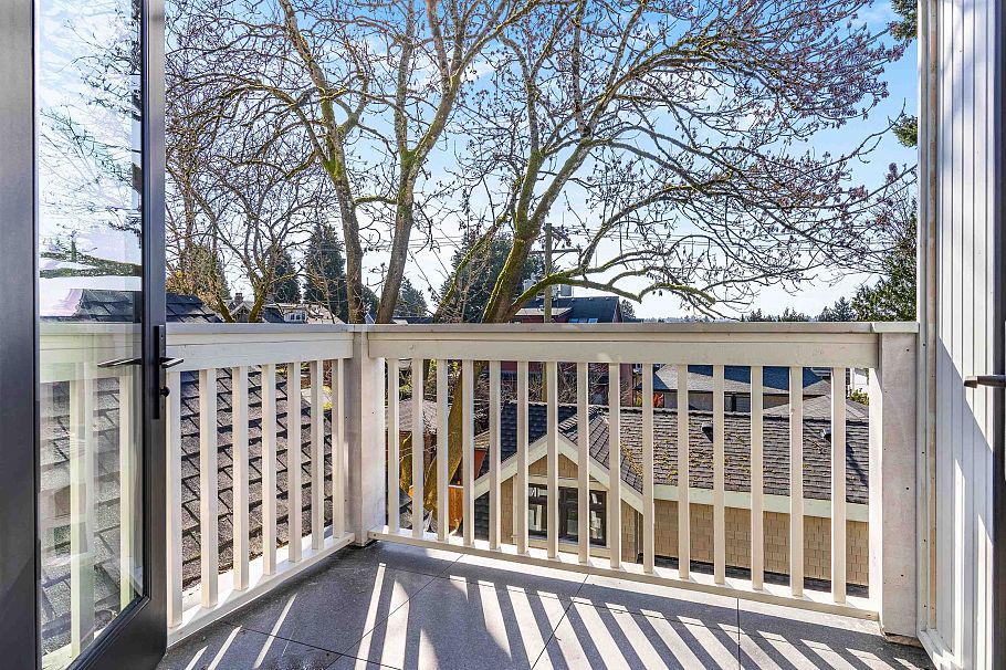 2566 W 2nd Avenue Vancouver, BC - 30