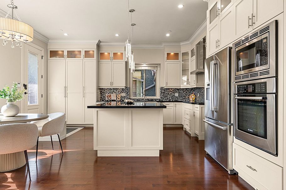 3042 W 33rd Avenue Vancouver, BC - 13