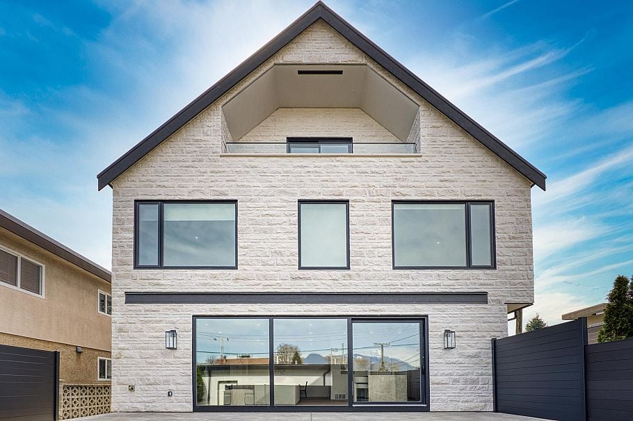 2 2425 Kitchener Street Vancouver, BC - 3