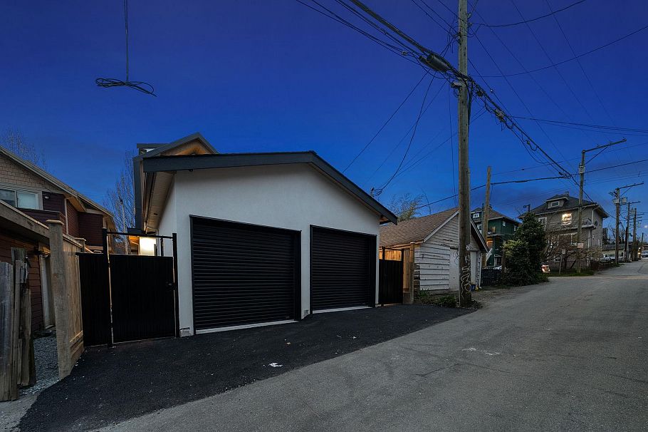 2 1582 E 2nd Avenue Vancouver, BC - 40