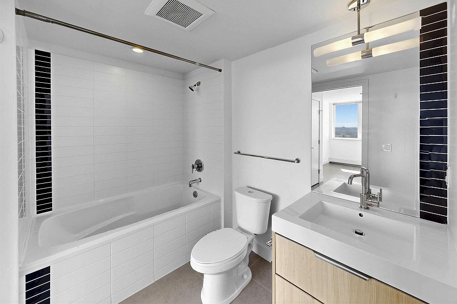 1705 1325 Rolston Street Vancouver, BC - 17
