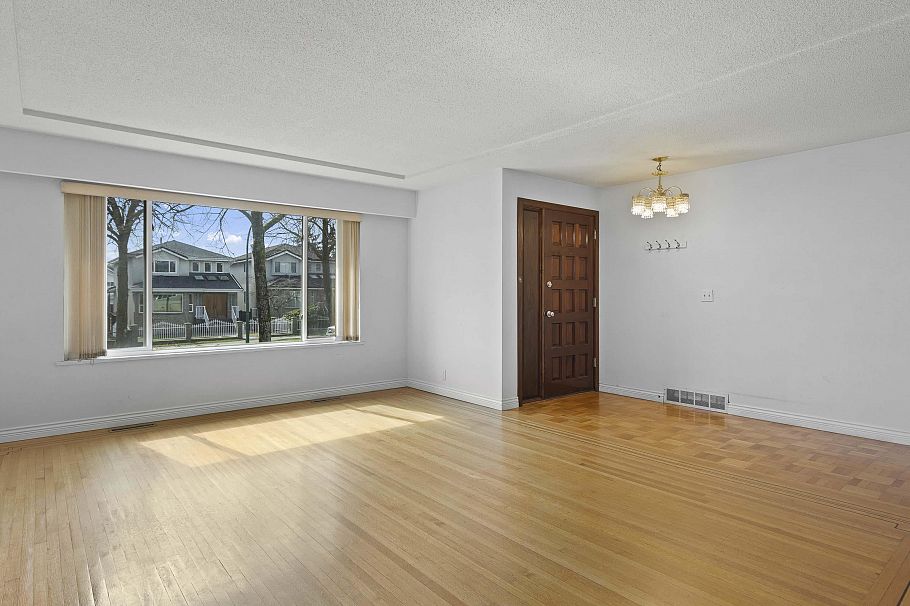 3369 Price Street Vancouver, BC - 2