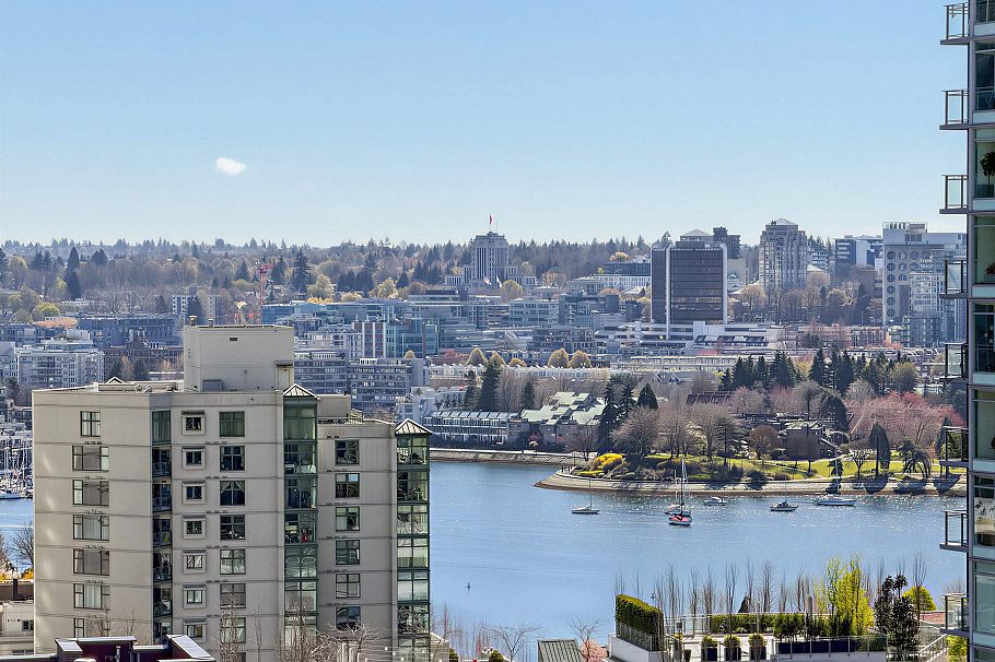 1705 1325 Rolston Street Vancouver, BC - 1