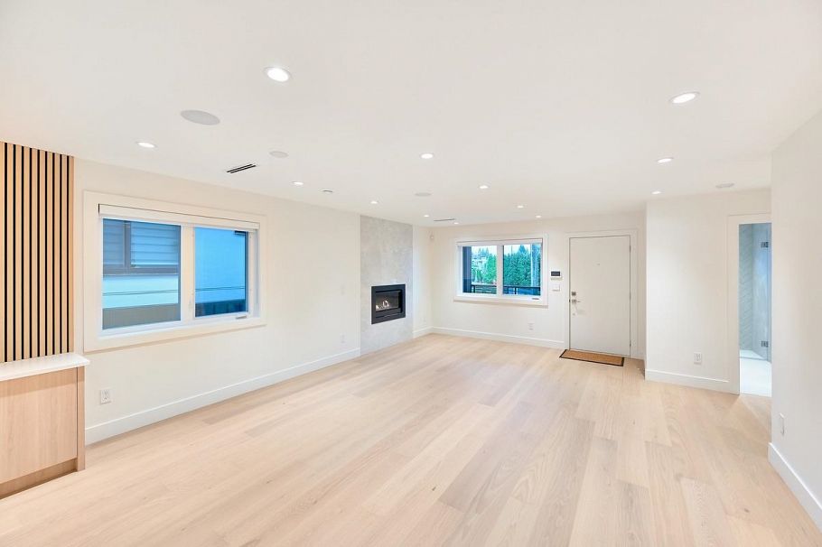 806 Montroyal Boulevard North Vancouver, BC - 8