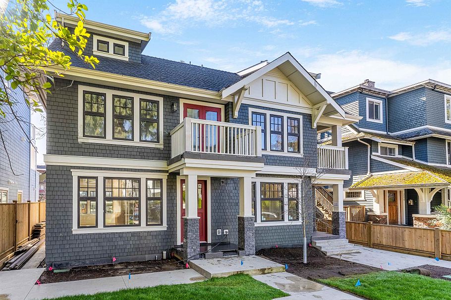 2566 W 2nd Avenue Vancouver, BC - 1