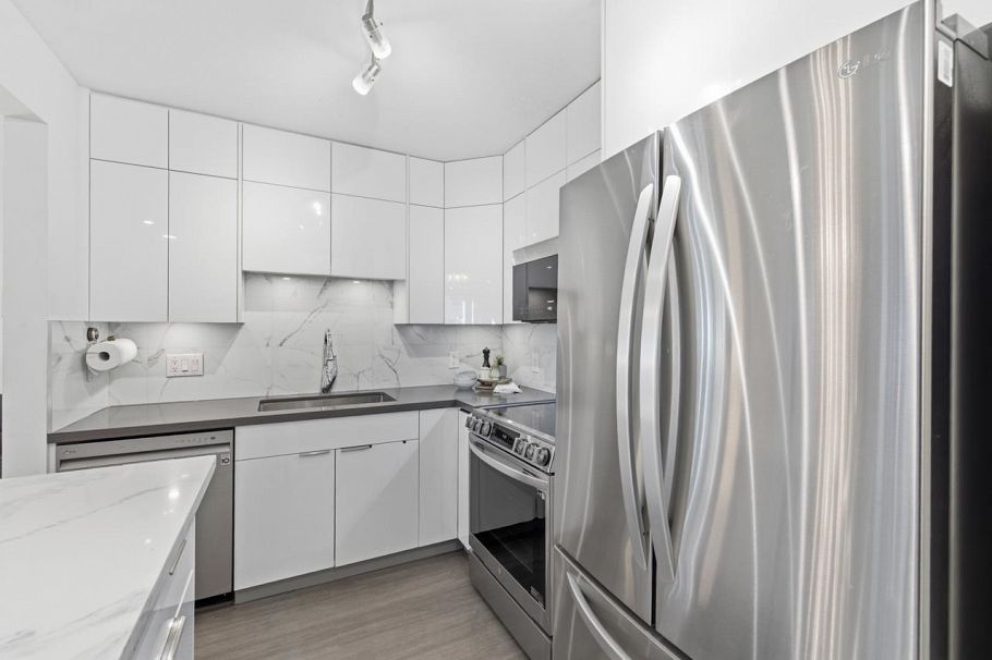 20 3428 Adanac Street Vancouver, BC - 9