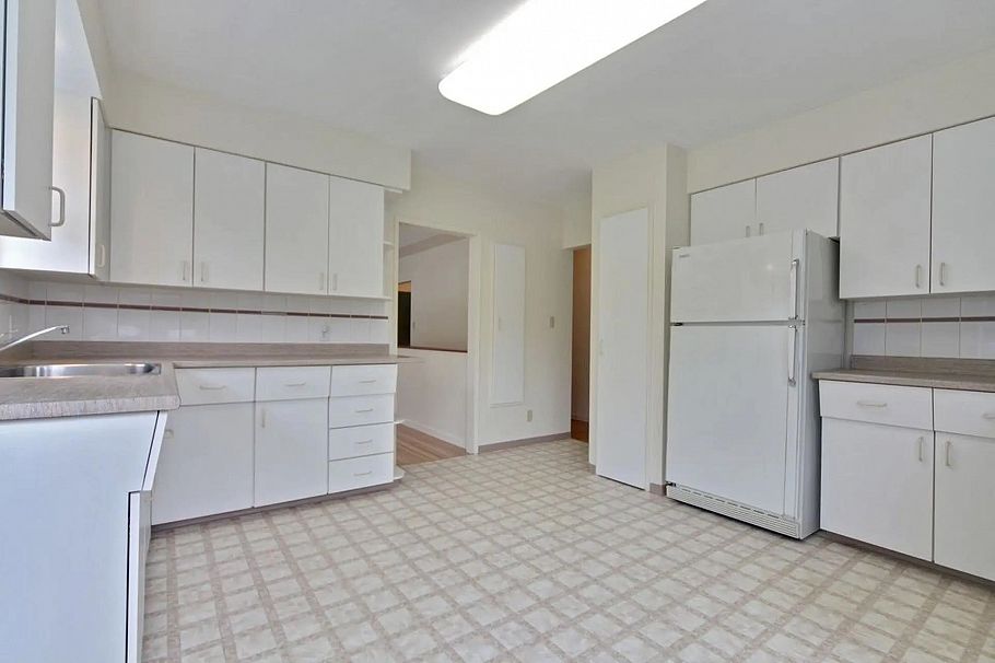 1025 Clements Avenue North Vancouver, BC - 5