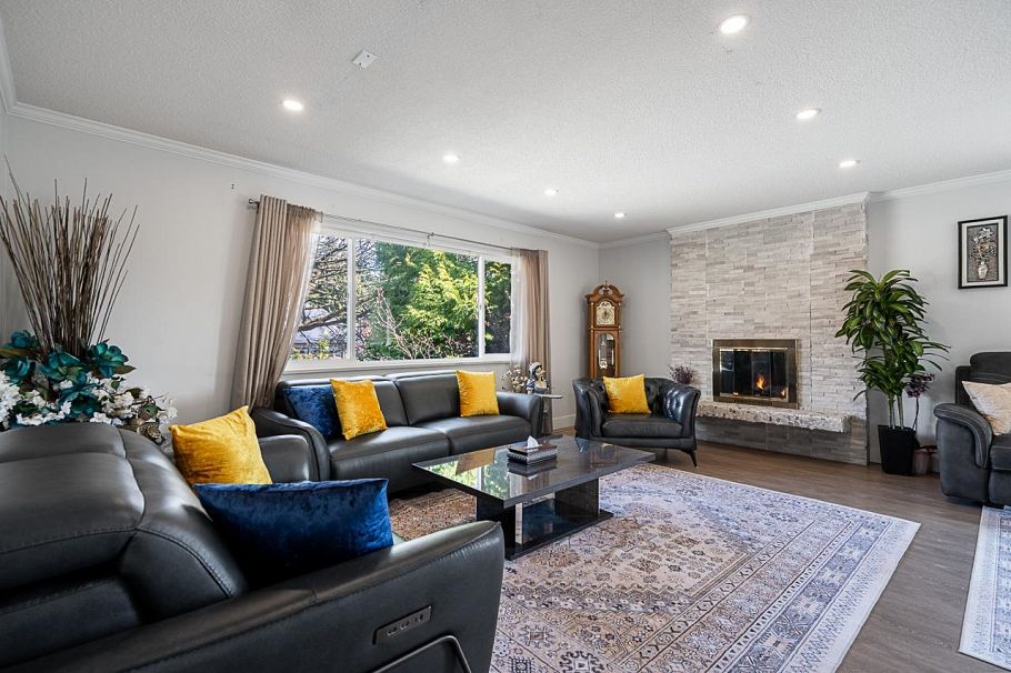 2333 Kirkstone Road North Vancouver, BC - 2