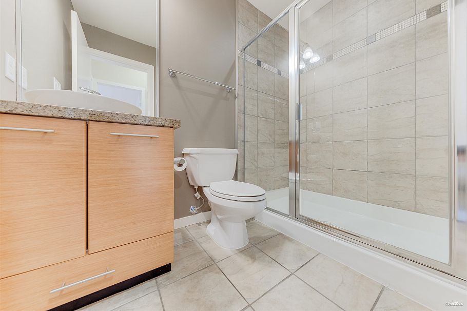 510 530 Raven Woods Drive North Vancouver, BC - 17