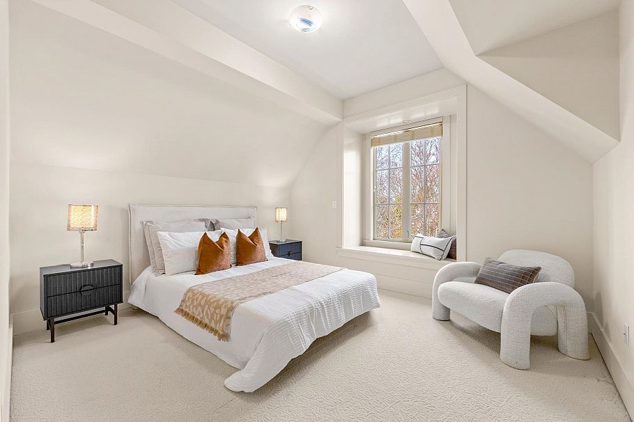 3042 W 33rd Avenue Vancouver, BC - 33