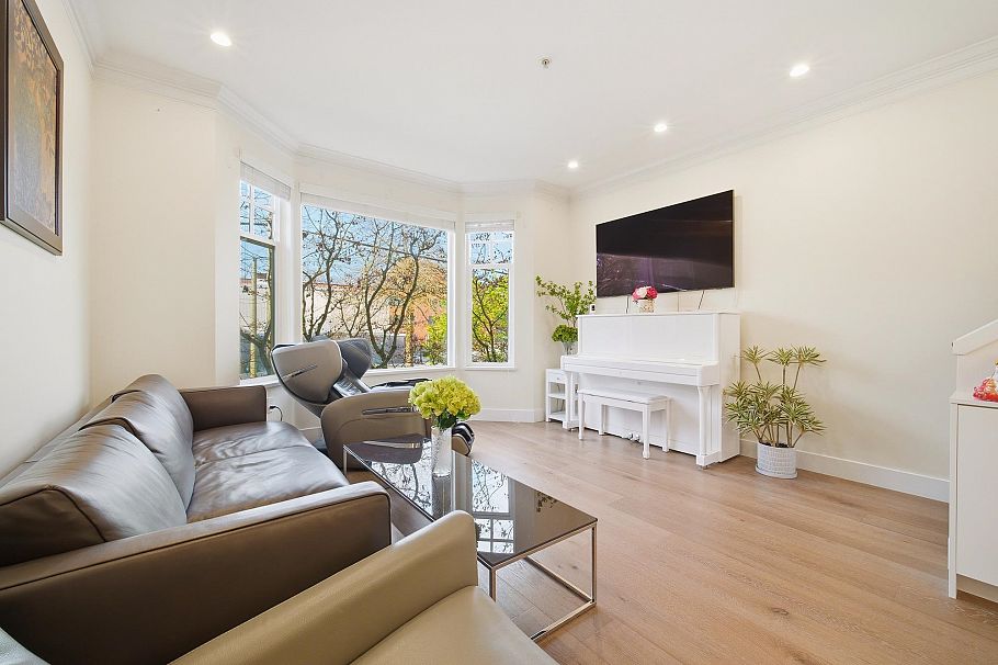 2160 W 8th Avenue Vancouver, BC - 14