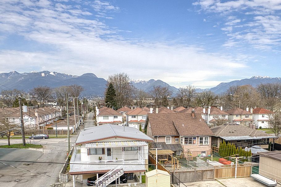 2 2425 Kitchener Street Vancouver, BC - 30