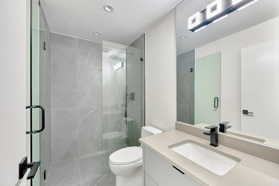 806 Montroyal Boulevard North Vancouver, BC - 28