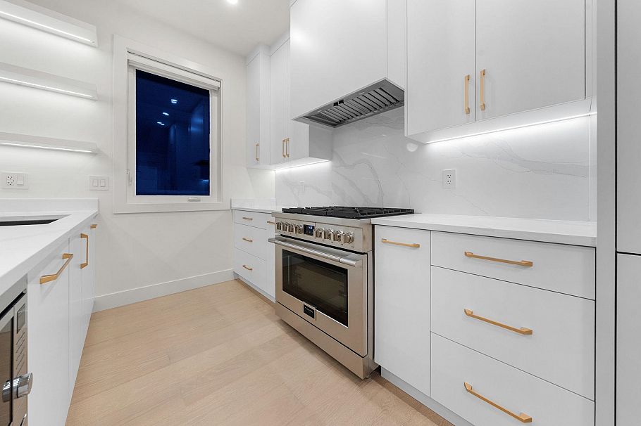 2 1582 E 2nd Avenue Vancouver, BC - 12