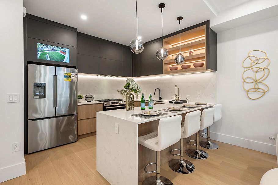 4 3065 Charles Street Vancouver, BC - 9