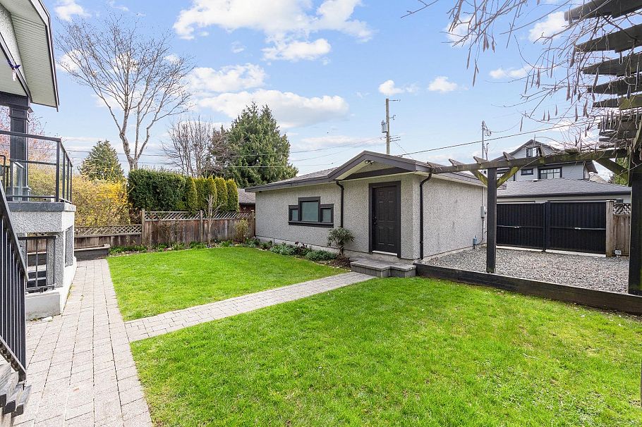 3042 W 33rd Avenue Vancouver, BC - 17