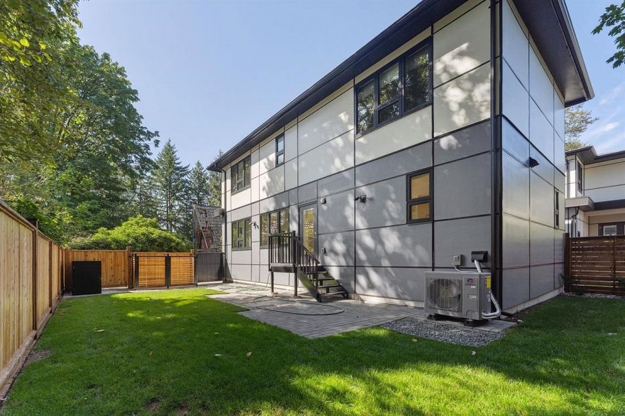 842 St. Denis Avenue North Vancouver, BC - 24