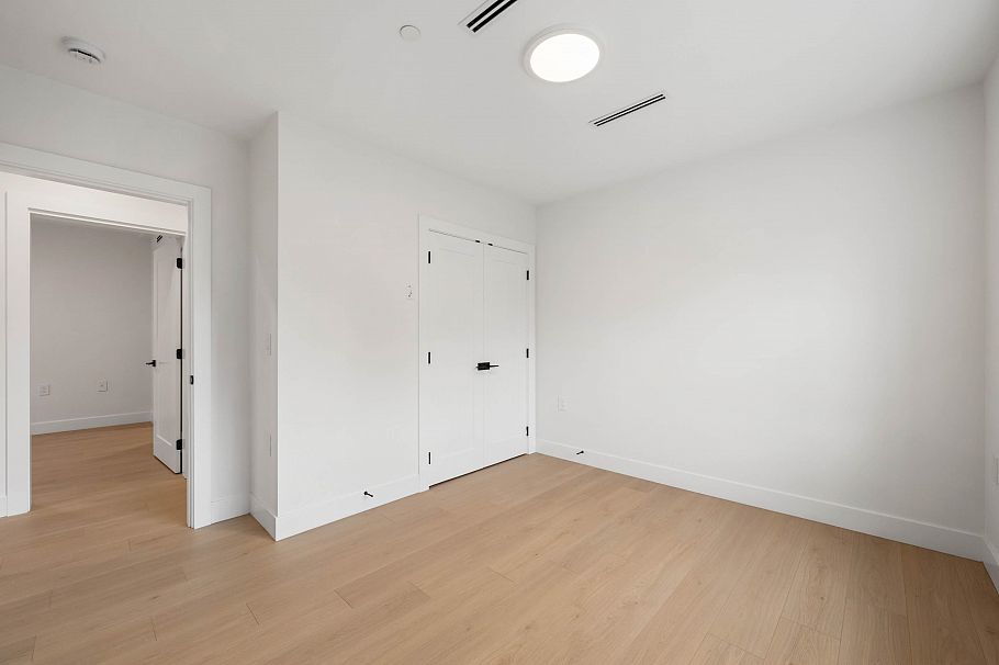 4 3065 Charles Street Vancouver, BC - 37