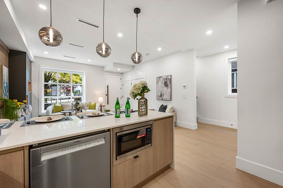 4 3065 Charles Street Vancouver, BC - 12