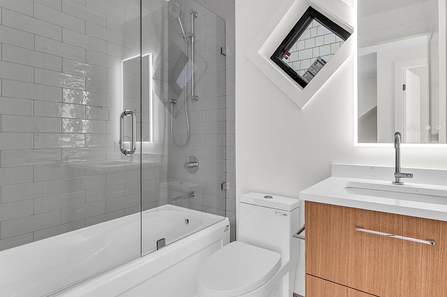 2566 W 2nd Avenue Vancouver, BC - 19