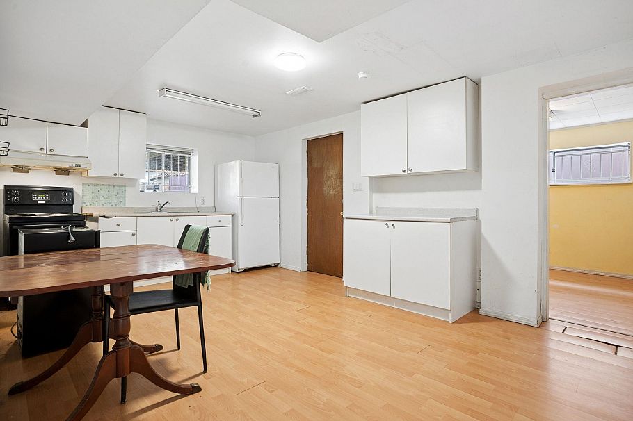 585 W 65th Avenue Vancouver, BC - 14