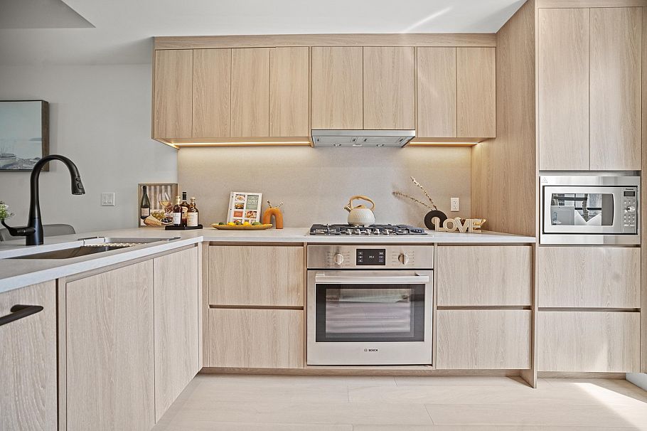 6352 Oak Street Vancouver, BC - 4