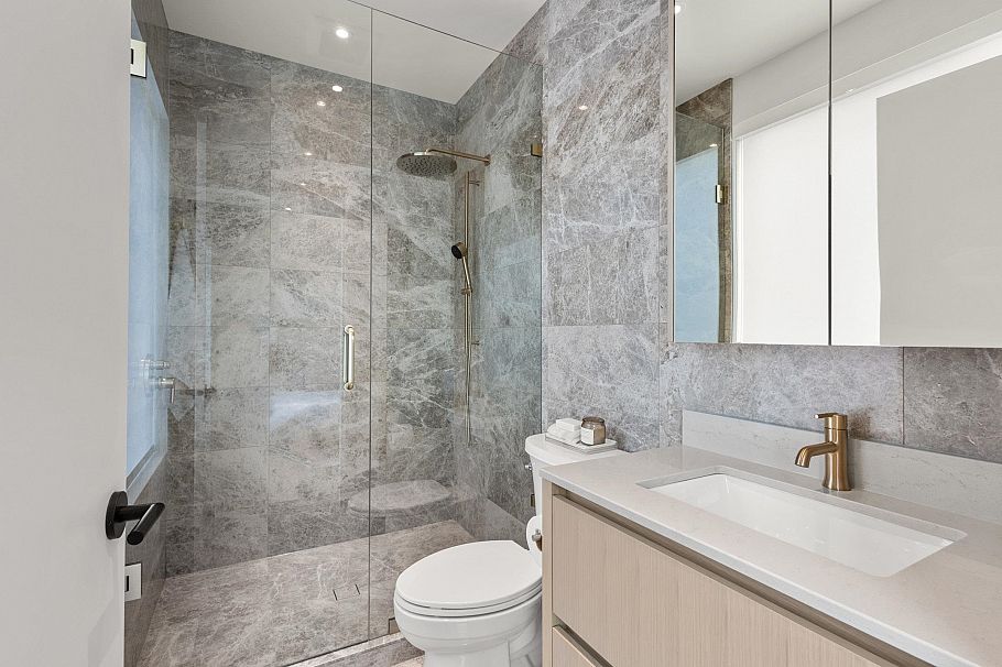 2 2425 Kitchener Street Vancouver, BC - 20